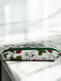 ハンドメイド　ペンケース　いちご