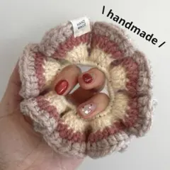 ベージュ×ピンク·͜·シュシュ‪ ハンドメイド‪ 編み物‪ 手編み 毛糸