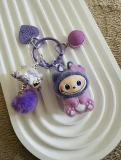 可愛いラブブとマカロン付きキーホルダー