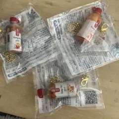 ゴンチャ　アクリルチャーム付きミニチュアキーホルダー　ミルクティー　マンゴー