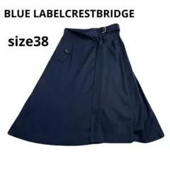 最高級　美品　BLUE LABELネイビー フレアスカート Dリングベルト付きのサムネイル