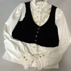 8月24日まで出品♥︎︎短期間出品♥︎︎ブラウス♥︎︎ベスト　２点セット
