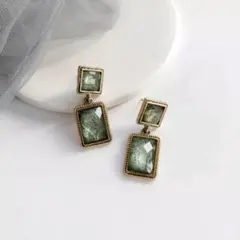 ★訳あり品★1 ヴィンテージ風　バロック　グリーンストーン　イヤリング