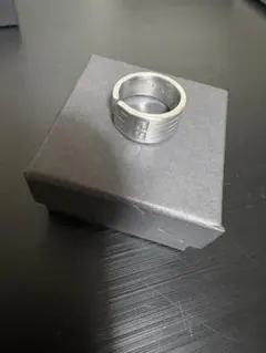 MM6 エンボス加工オープンリング - メルカリ