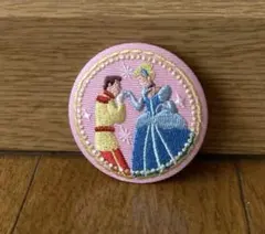 ディズニー　刺繍　缶バッジ