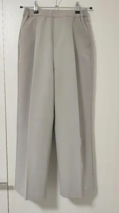 ベージュ　ストレートパンツ　 ワイドパンツ