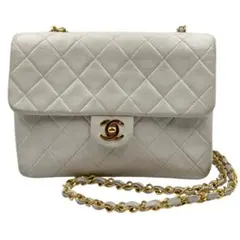 CHANEL ホワイト キルティング ショルダーバッグミニマトラッセ20