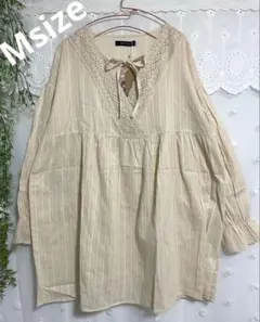 新品❉未使用❉M❉ 可愛いカラミレースブラウス 袖口フリル アイボリー