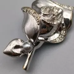 NINA RICCI ニナリッチ ローズブローチ〜優雅なシルバートーンの華やぎ〜