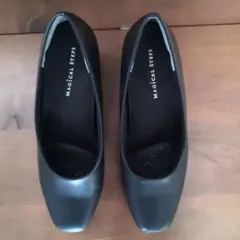 MAGICAL STEPS ブラック 中ヒールパンプス　23.5㌢のサムネイル
