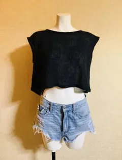 ブラックニットトップスと AMERICAN EAGLE デニムショーツセット