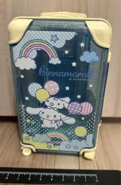サンリオのシナモロール スタンド付きミニキャリーケース