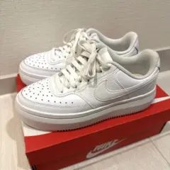NIKE レディース厚底スニーカー　ホワイト　コートビジョンアルタ 23.5cm