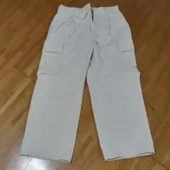 ホワイト　カーゴパンツ