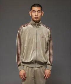 アディダスオリジナルストラックジャケット　ベージュ