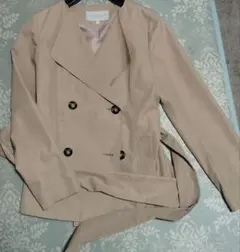 美品ノーカラートレンチコート