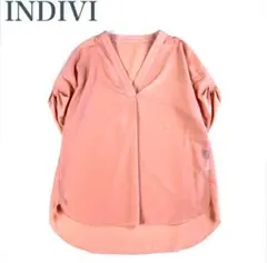 INDIVI 美品 ゆったり38上品サテン Ｖネック ルーズフィットブラウス半袖のサムネイル