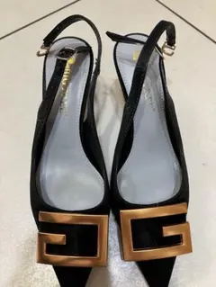 ブラックスリングバックパンプス ゴールドロゴ