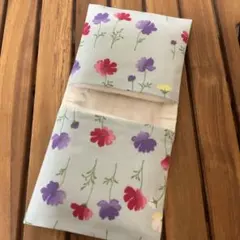 2063【2点100円、3点200円引き】コスモス柄サニタリーケース