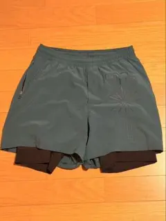lululemon ランニングショーツ 2in1 メンズ グリーン×ブラックのサムネイル