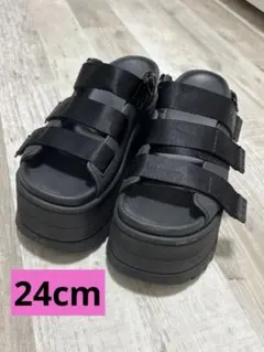 箱アリ UGG 超軽量厚底サンダル W CORE 黒 ブラック - メルカリ