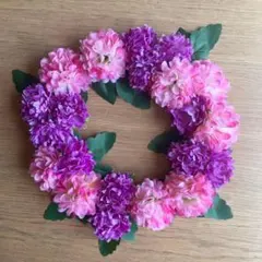 ピンクとパープルの造花リースのサムネイル