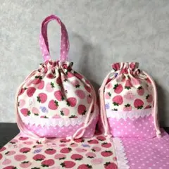 N⑤お弁当袋とコップ袋とランチョンマット　３点セット　いちごミルク&ドット柄