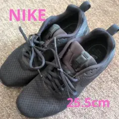 NIKE　スニーカー　25.5cmのサムネイル