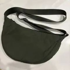 UNIQLOユニクロ　オリーブグリーン　ボディバッグ　ラウンドミニショルダー