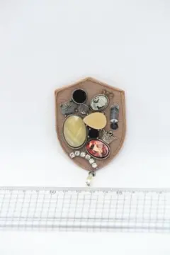 ハンドメイド　一点もの　ブローチ　74