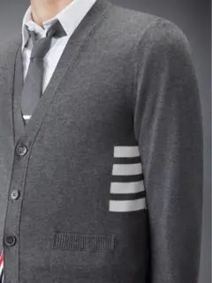 【新品未使用】Thom Browne トムブラウン グレー Vネックカーディガン