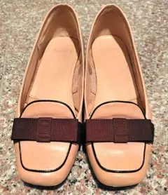 アカクラ　ベージュ スクエアトゥ パンプス リボン付き