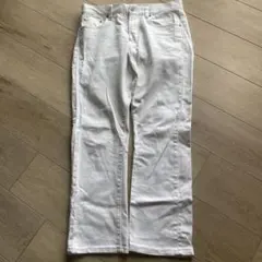 UNIQLO ホワイトデニム ストレートパンツ 白 ジーンズ シンプル 定番