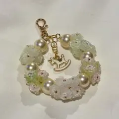 レジンフラワー×シェルパール ミニリースキーホルダー 木馬チャーム付き