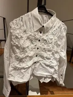 RUMCHE フリル付きシャツ