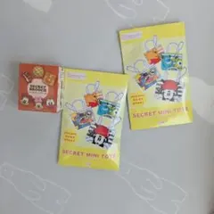 ディズニーストア　ランダムグッズ　キーチェーン　ブローチ