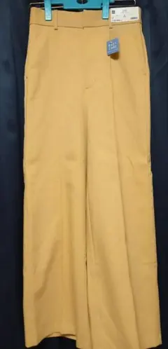 GU ウラキモウ カラーストレートパンツ 新品 タグ ボタン付 イージーケア