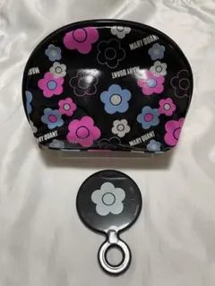 MARY QUANT スタンドバイデイジー ロゴ&ミラー付きラウンドバッグ