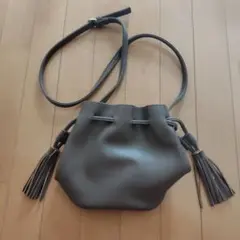 【値下げ】フリンジ付きグレーショルダーバッグ
