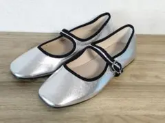 ZARA メタリックシルバー ストラップ フラットシューズ 34のサムネイル