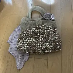 小物ハンドバッグ パープルとベージュ。スパンコール。スカーフと装飾付き
