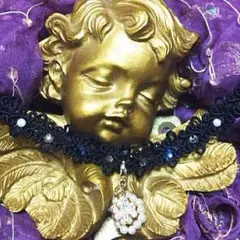 高級のあるレースにさりげないスワロの輝きやチェコパールの艶をあしらったチョーカー