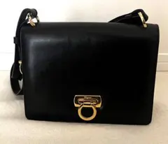 Salvatore Ferragamo ガンチーニ ブラックショルダーバッグ