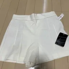 ZARA BASIC ホワイトショートパンツ