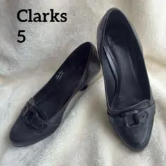 【未使用級】Clarks フロントバックルデザイン　パンプス　本革　サイズ5のサムネイル