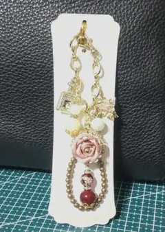 エレガントチャーム ローズモチーフ　バッグチャーム　ゴールド