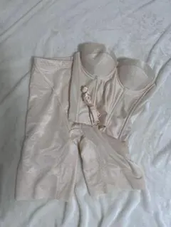 FOURSIS&Co. ブライダルインナー　Vカットビスチェ ガードル