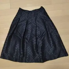 ポーラ　DiNju 　総柄スカート　9サイズ（M）のサムネイル