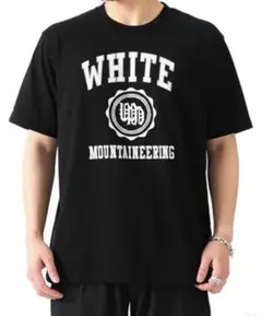 ホワイトマウンテニアリング　WM COLLEGE Tシャツ