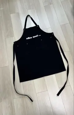 niko and ... 黒エプロンのサムネイル